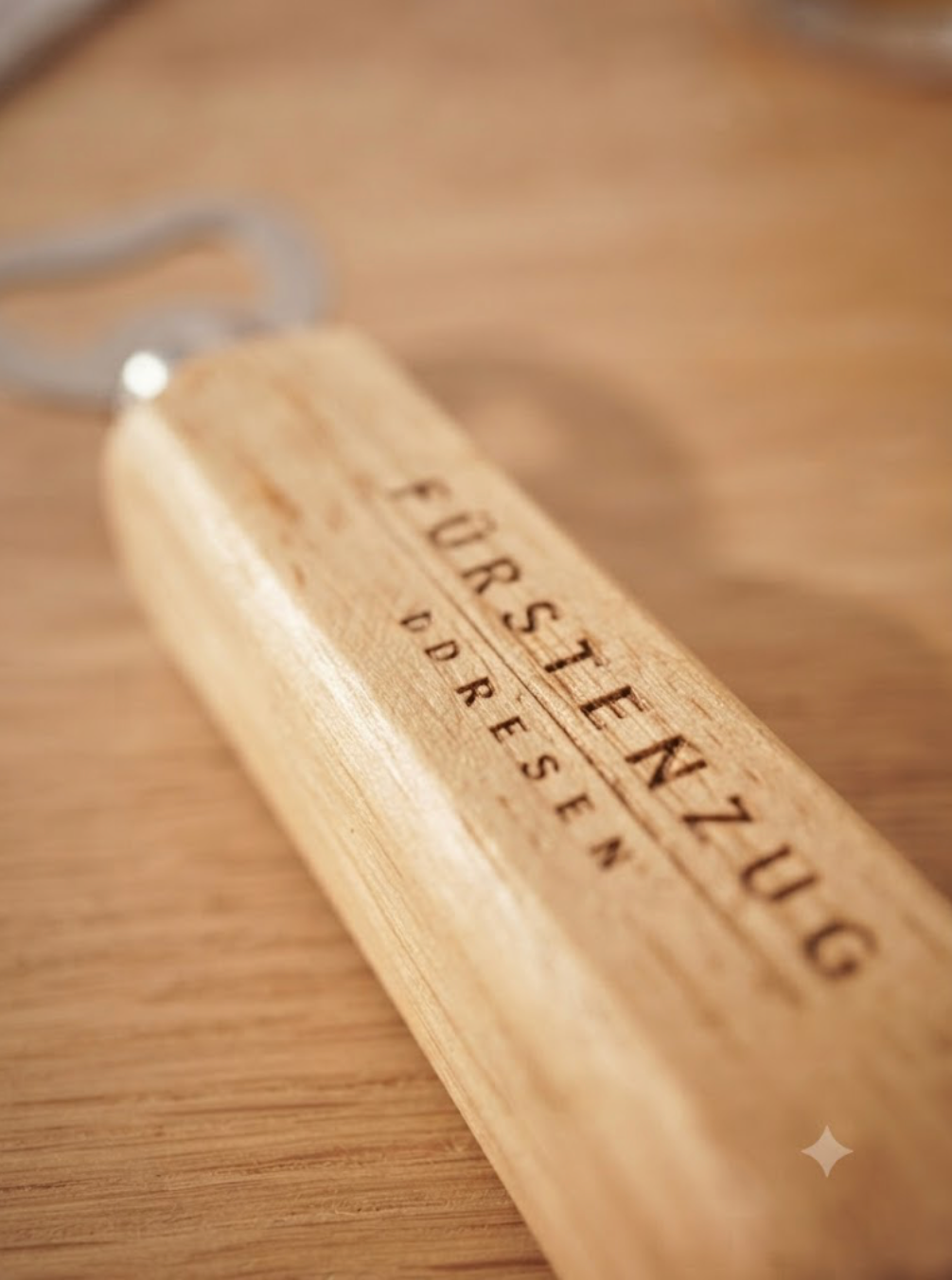 Holz-Flaschenöffner Fürstenzug – Souvenir aus Dresden